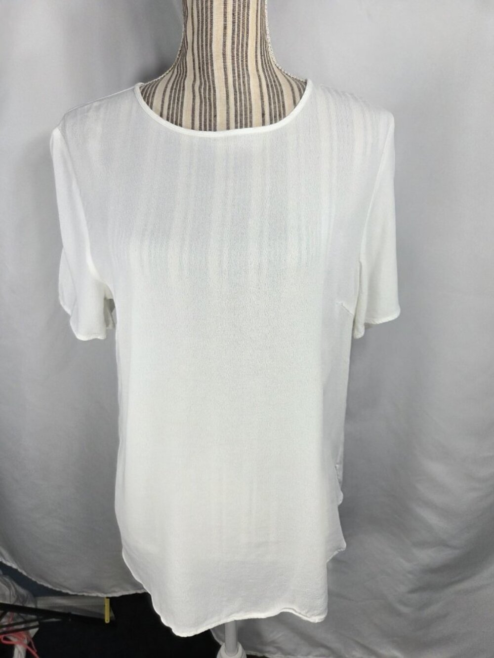 H&M White Short Sleeve Back Neck Button Keyhole Opening Curved Hem Top Size 10